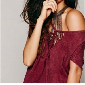 Free people top. Maroon color, XS size. Great condition.
